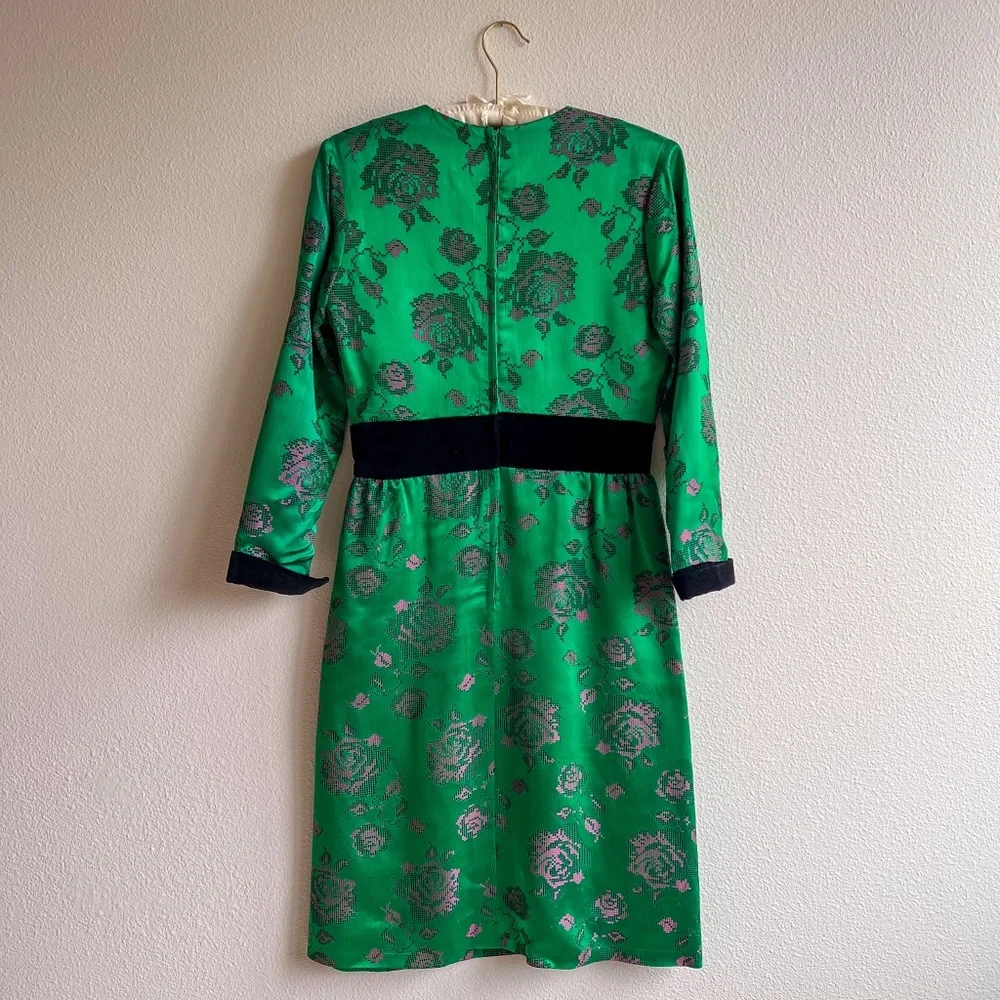 Vintage 1950s Emerald Satin Dress With Pink Florals (M) - Picture 9 of 12
